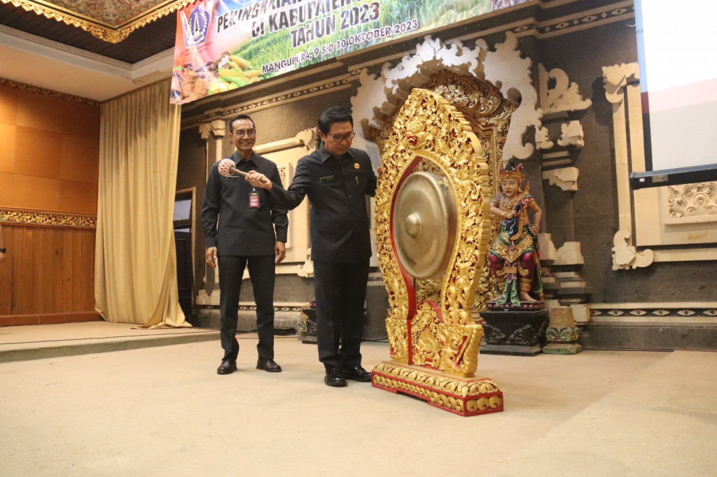 Sekda Adi Arnawa Buka Bimtek Peningkatan Produktivitas Tanaman Pangan dan Perkebunan